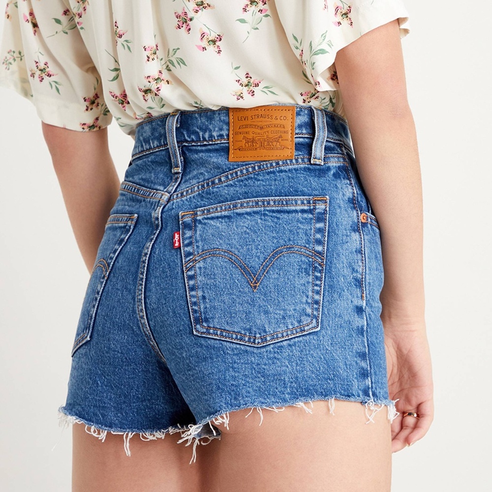 Levi's Ribcage Shorts - Picture 2 of 6